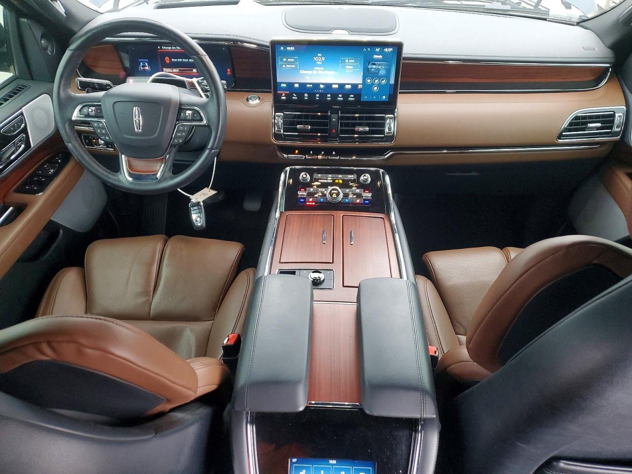 2024 LINCOLN NAVIGATOR RESERVE photo 8