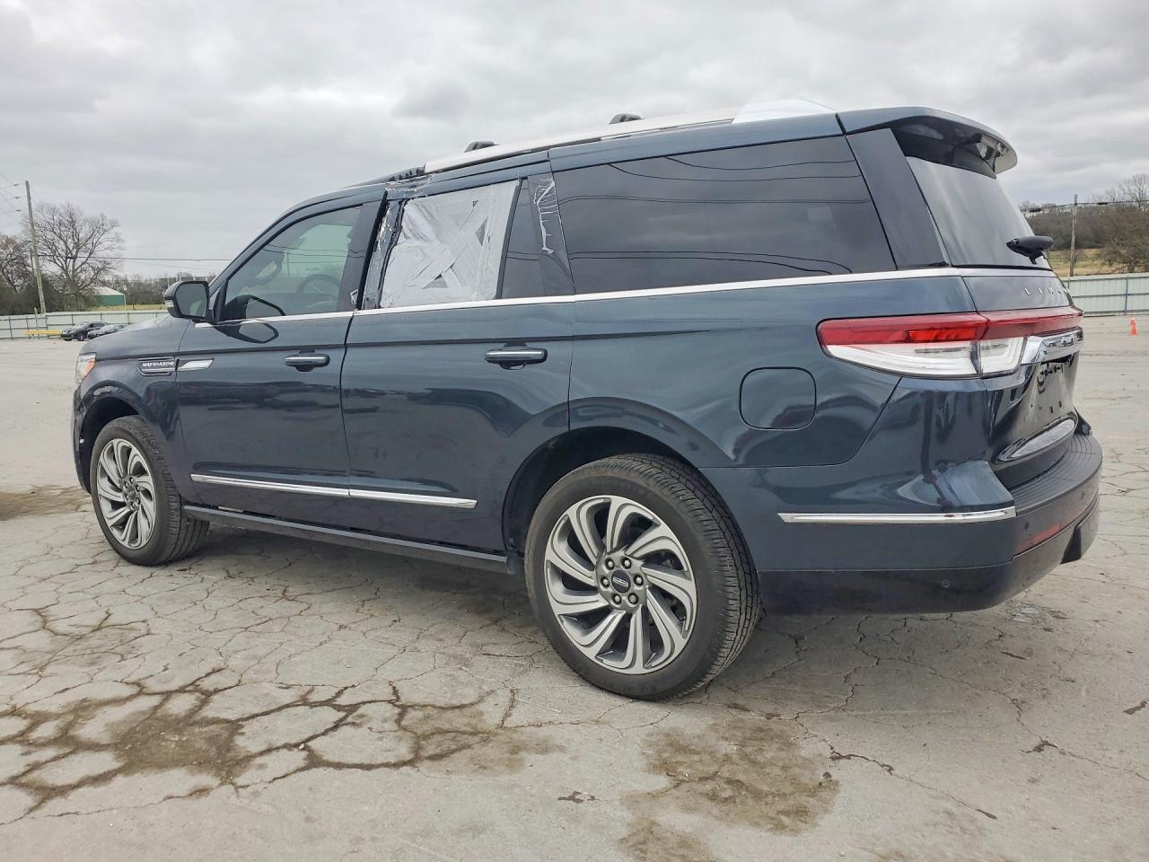 2024 LINCOLN NAVIGATOR RESERVE photo 2