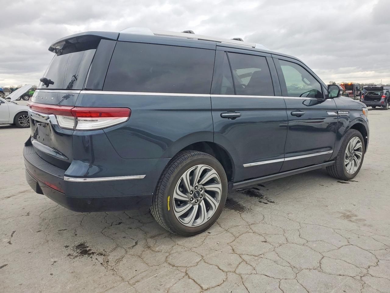 2024 LINCOLN NAVIGATOR RESERVE photo 3