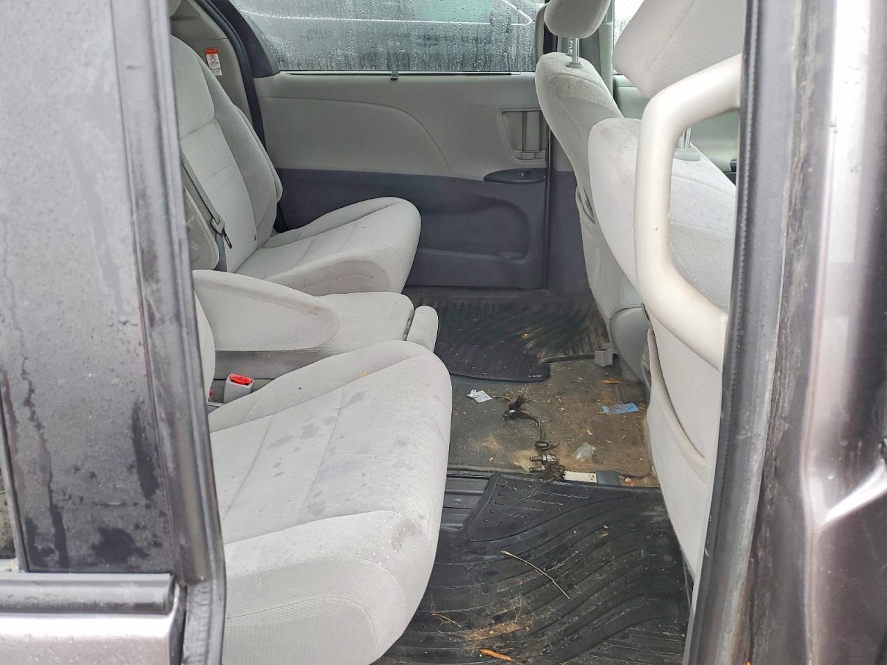 2020 TOYOTA SIENNA LE 8-PASSENGER photo 11