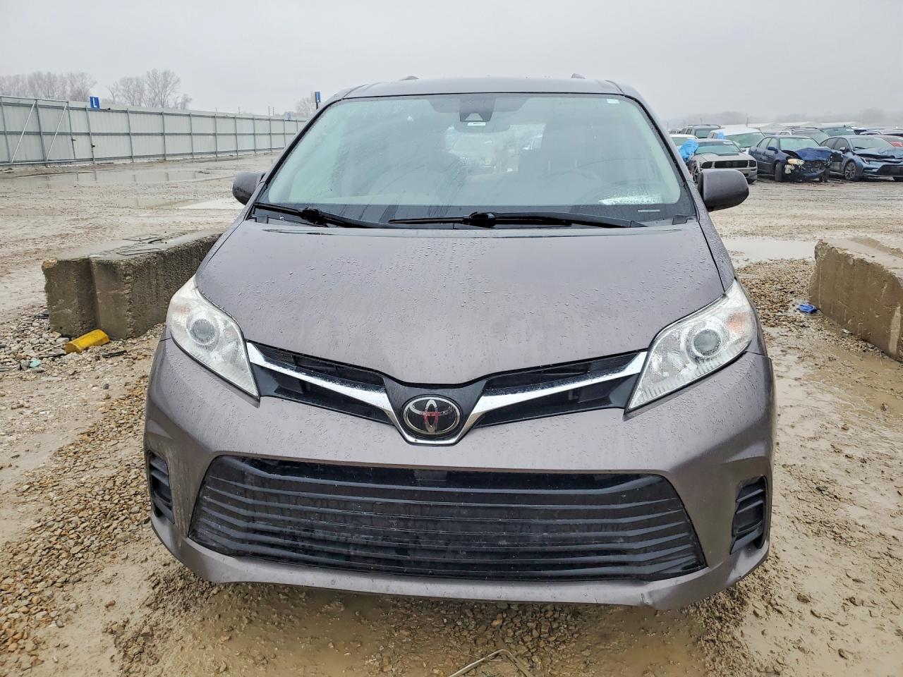 2020 TOYOTA SIENNA LE 8-PASSENGER photo 5