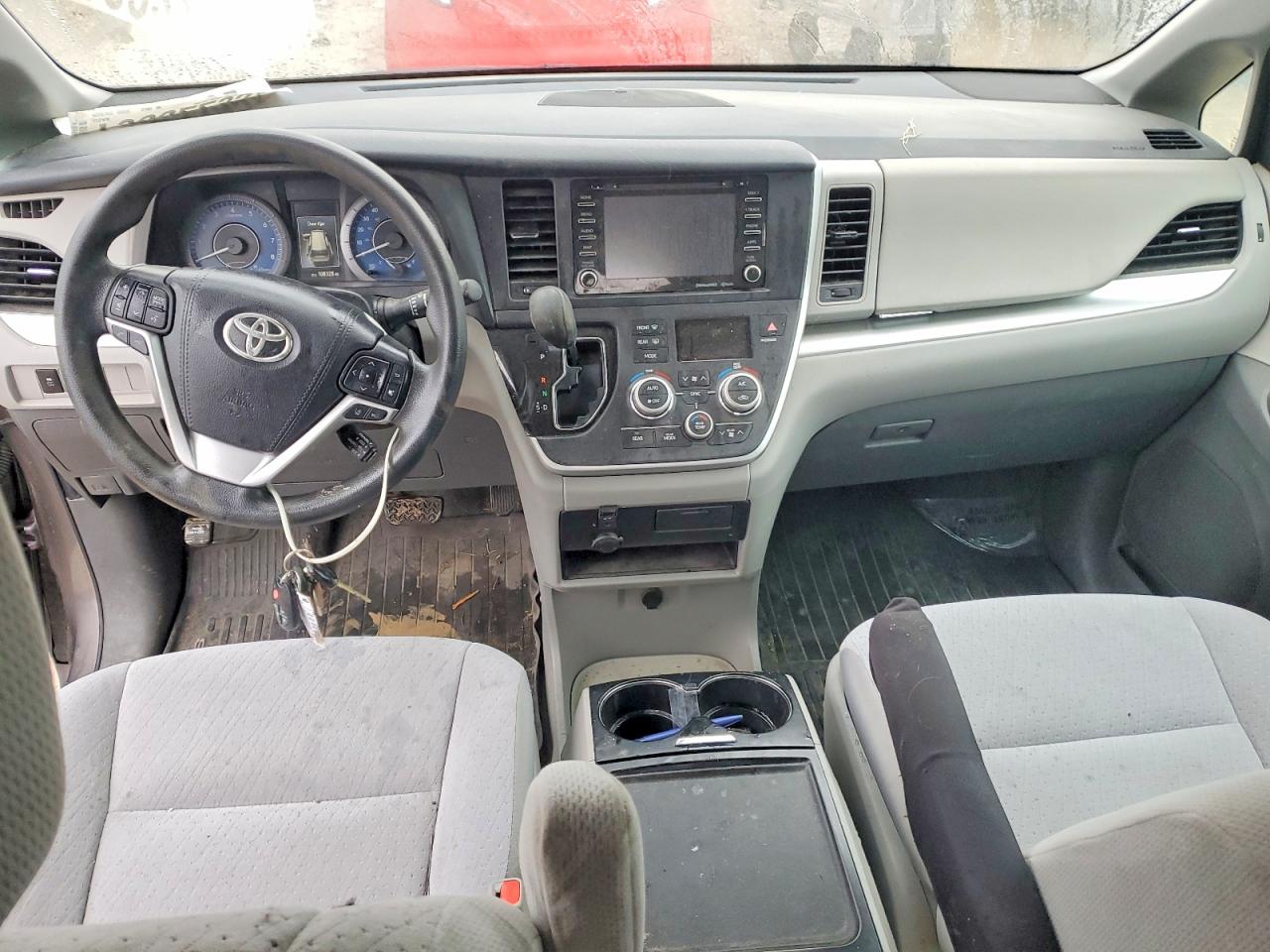 2020 TOYOTA SIENNA LE 8-PASSENGER photo 8