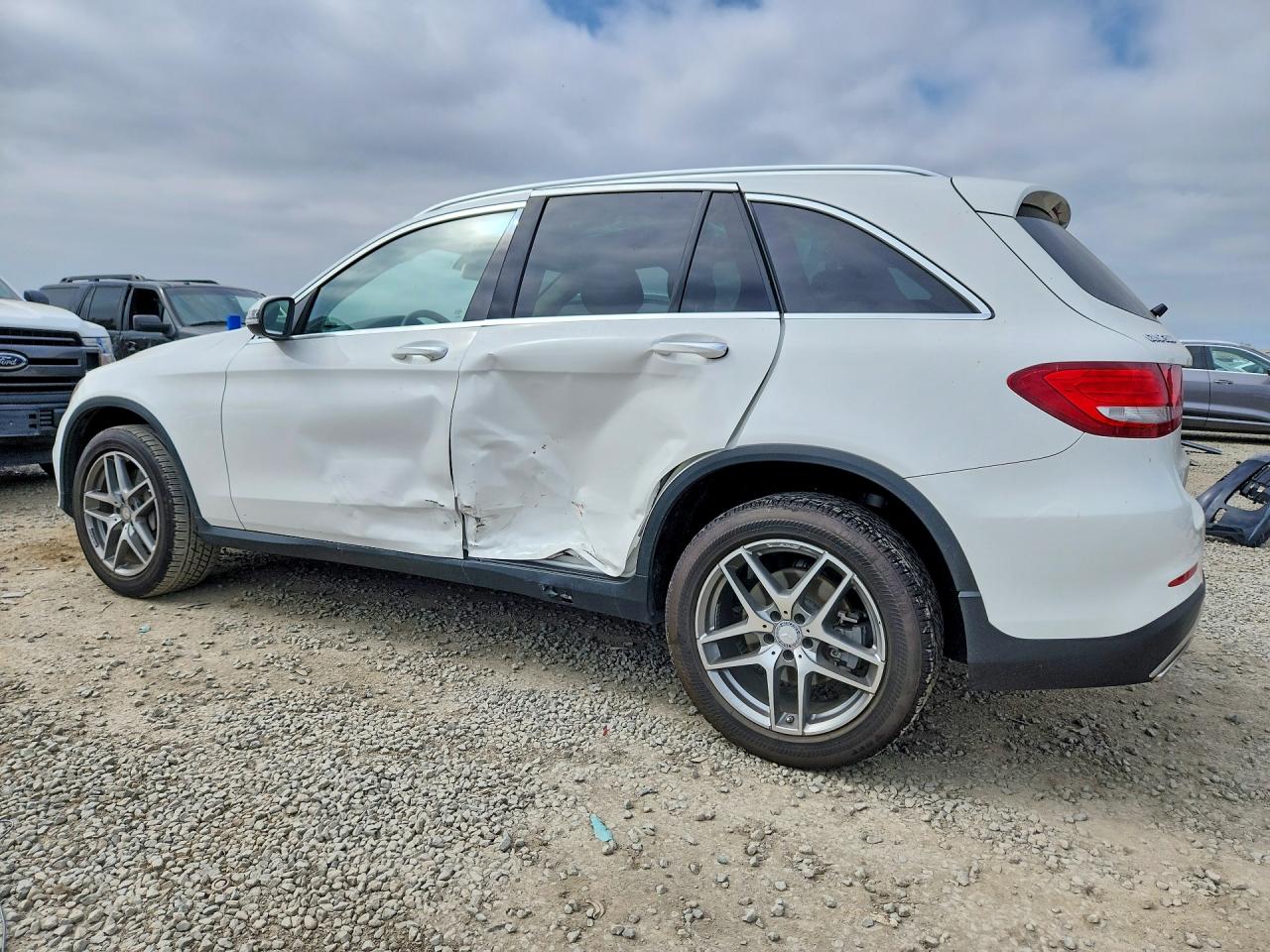 2016 MERCEDES-BENZ GLC 300 photo 2