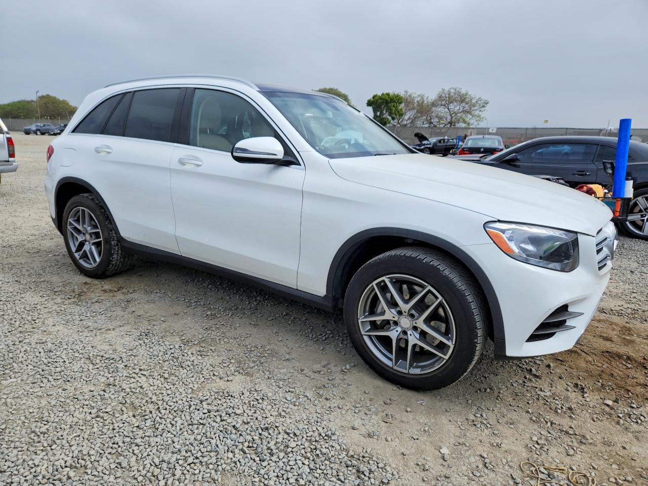 2016 MERCEDES-BENZ GLC 300 photo 4