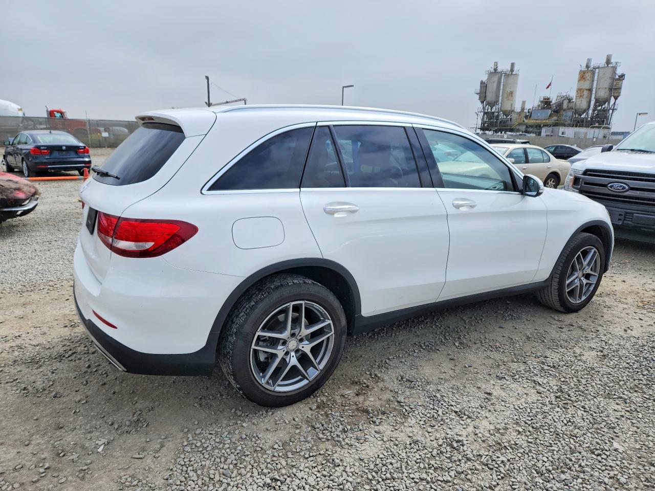 2016 MERCEDES-BENZ GLC 300 photo 3