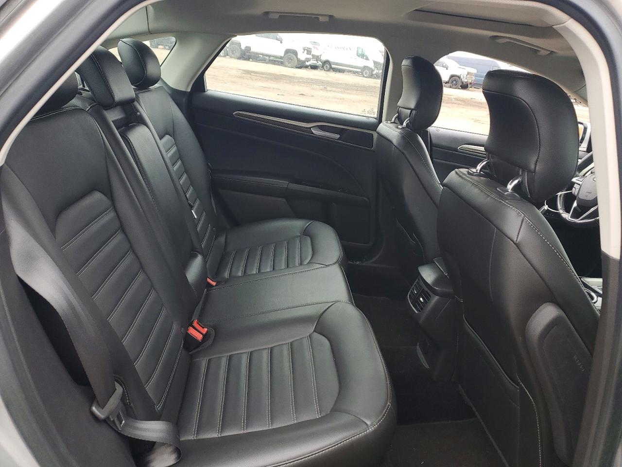 2014 FORD FUSION SE photo 19