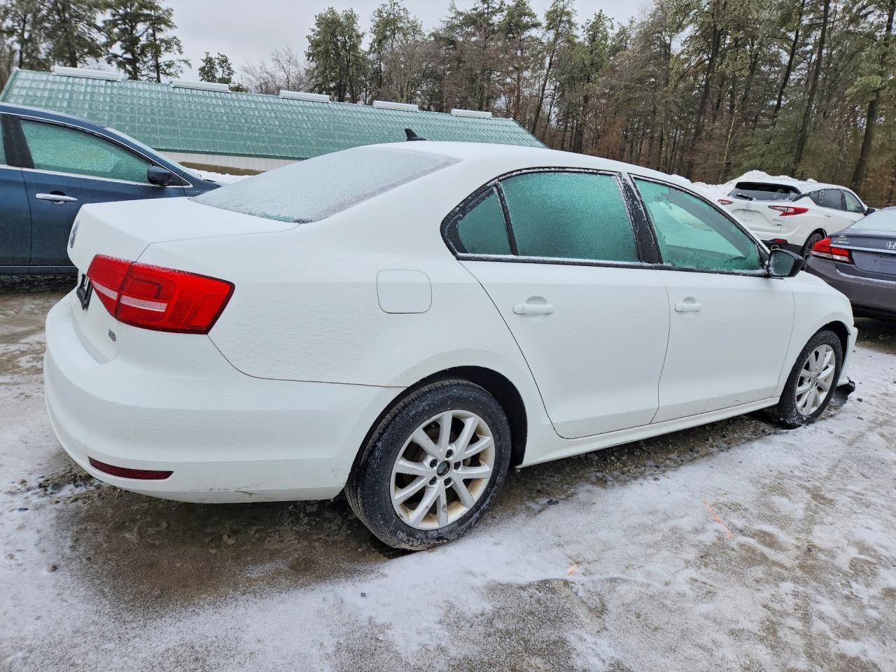 2015 VOLKSWAGEN JETTA SE photo 3