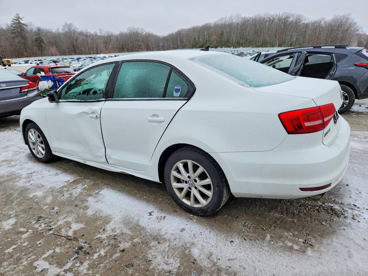 2015 VOLKSWAGEN JETTA SE photo 2