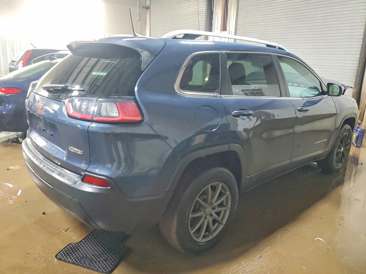 2019 JEEP CHEROKEE LATITUDE photo 3