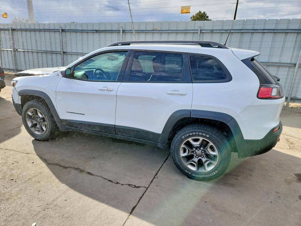 2019 JEEP CHEROKEE TRAILHAWK photo 3