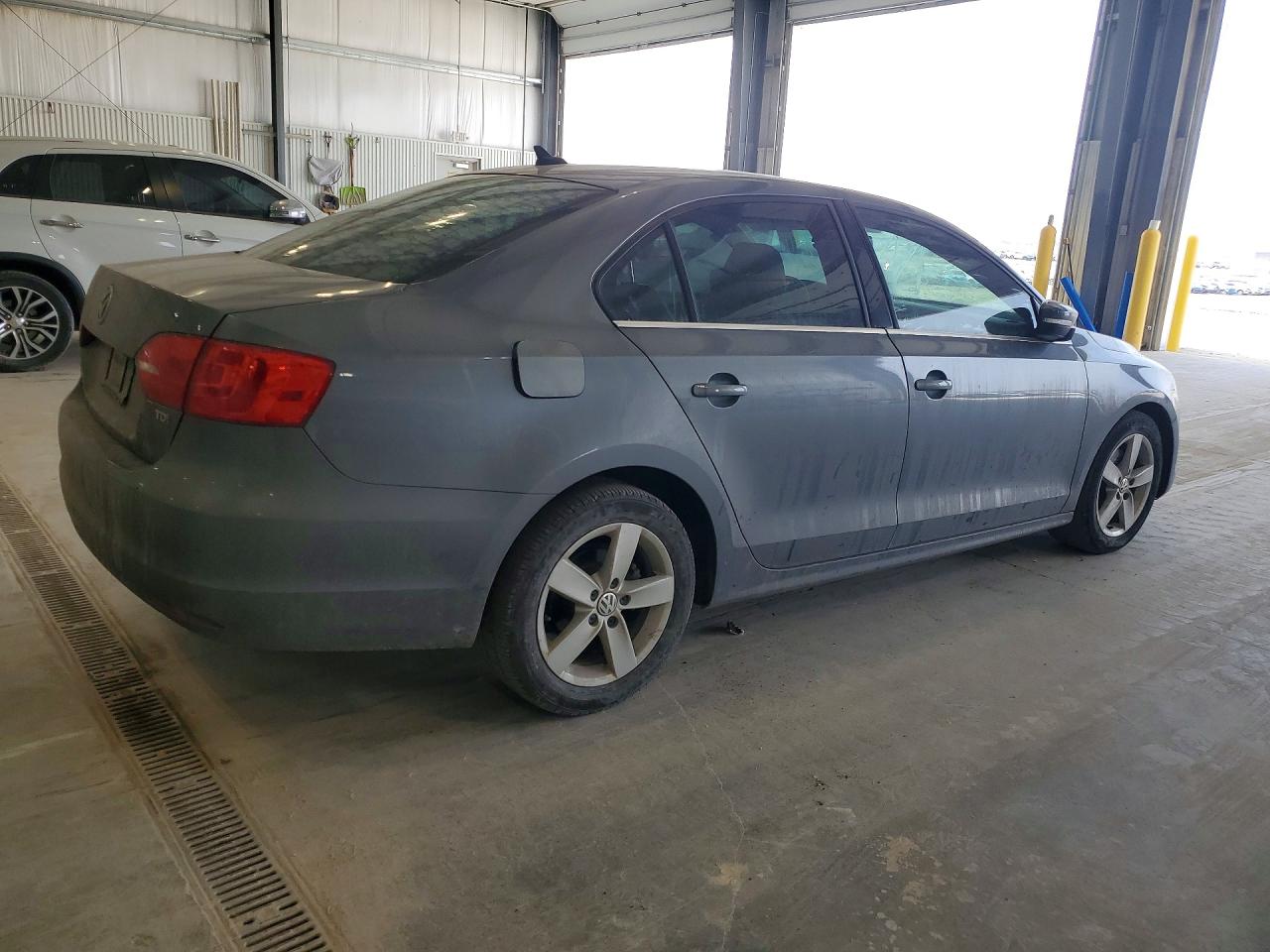 2013 VOLKSWAGEN JETTA TDI photo 3
