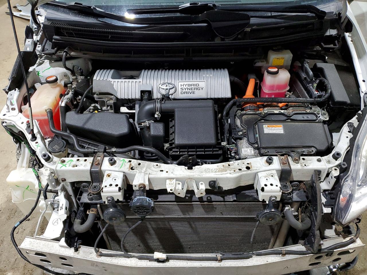 2014 TOYOTA PRIUS FOUR photo 11