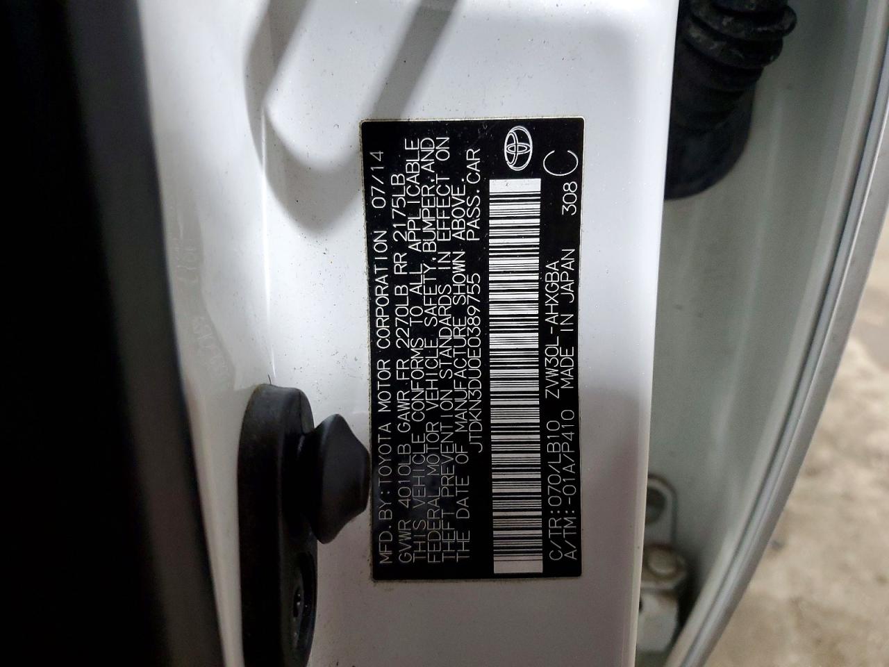2014 TOYOTA PRIUS FOUR photo 13