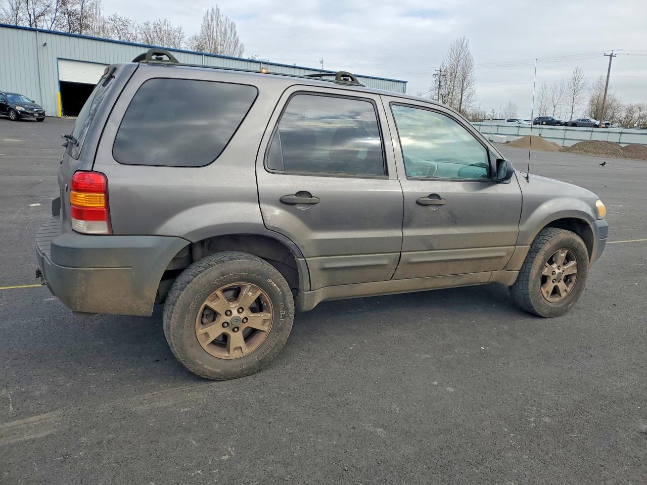 2005 FORD ESCAPE XLT photo 7