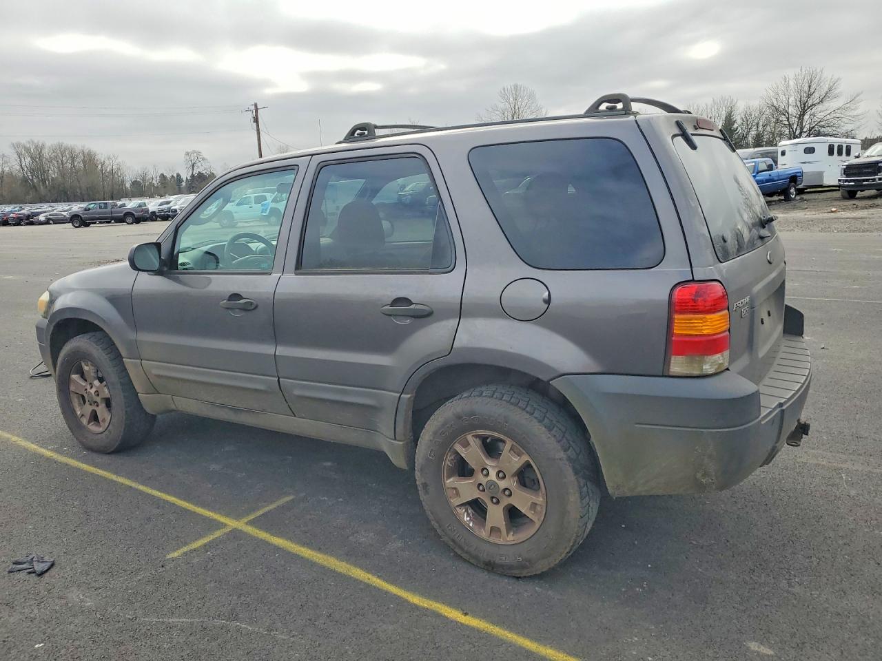 2005 FORD ESCAPE XLT photo 4