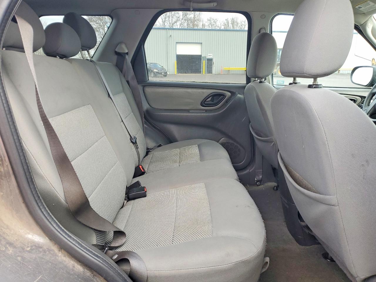 2005 FORD ESCAPE XLT photo 28