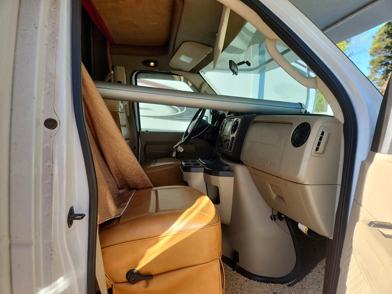 2010 FORD GREYHAWK RV photo 5