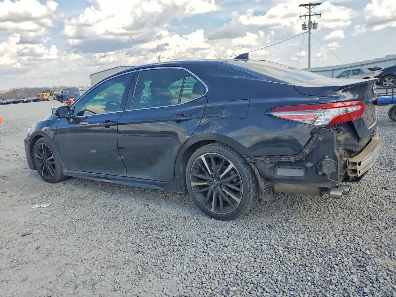 2018 TOYOTA CAMRY XSE V6 photo 2