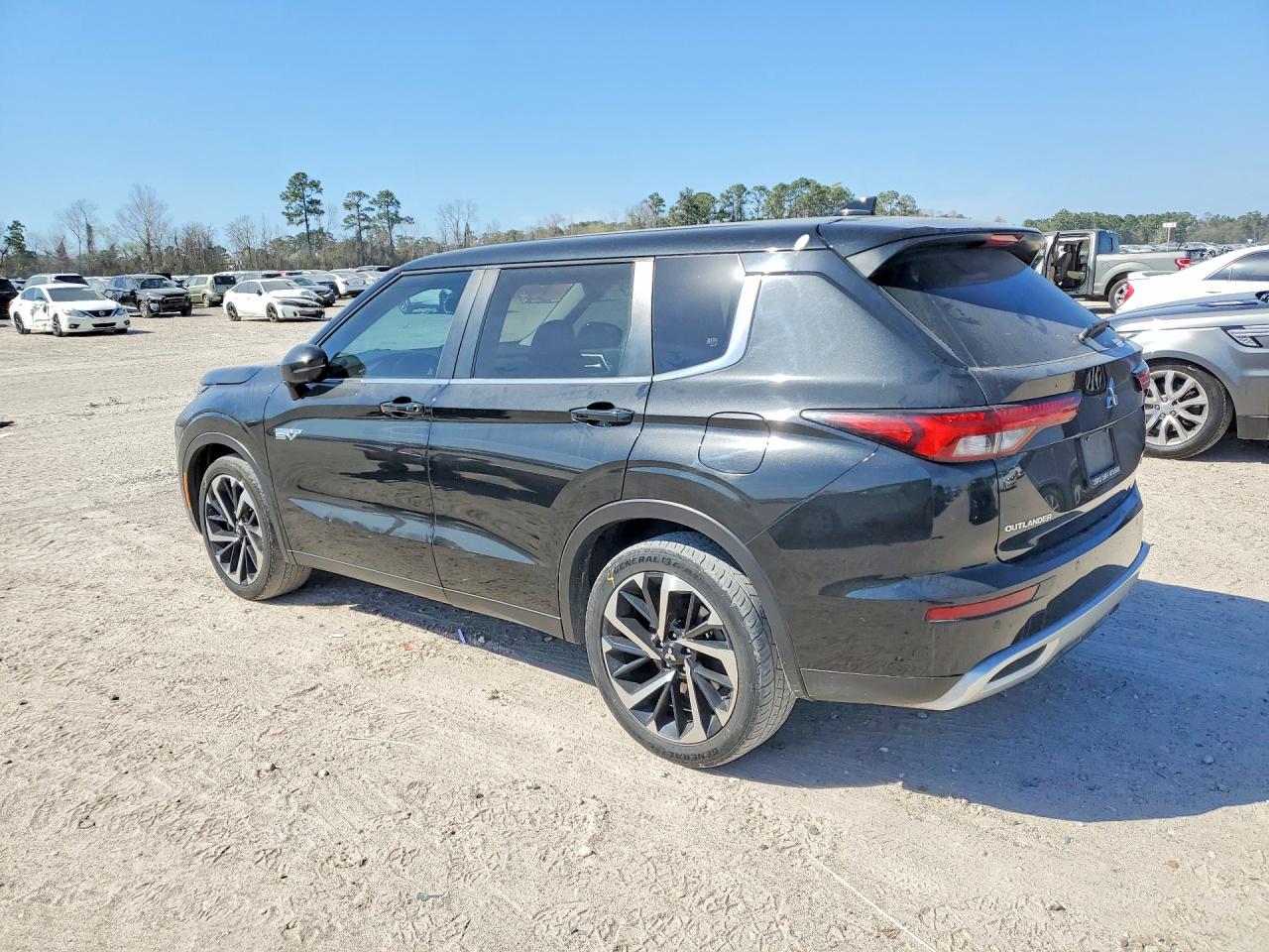 2024 MITSUBISHI OUTLANDER SE photo 3