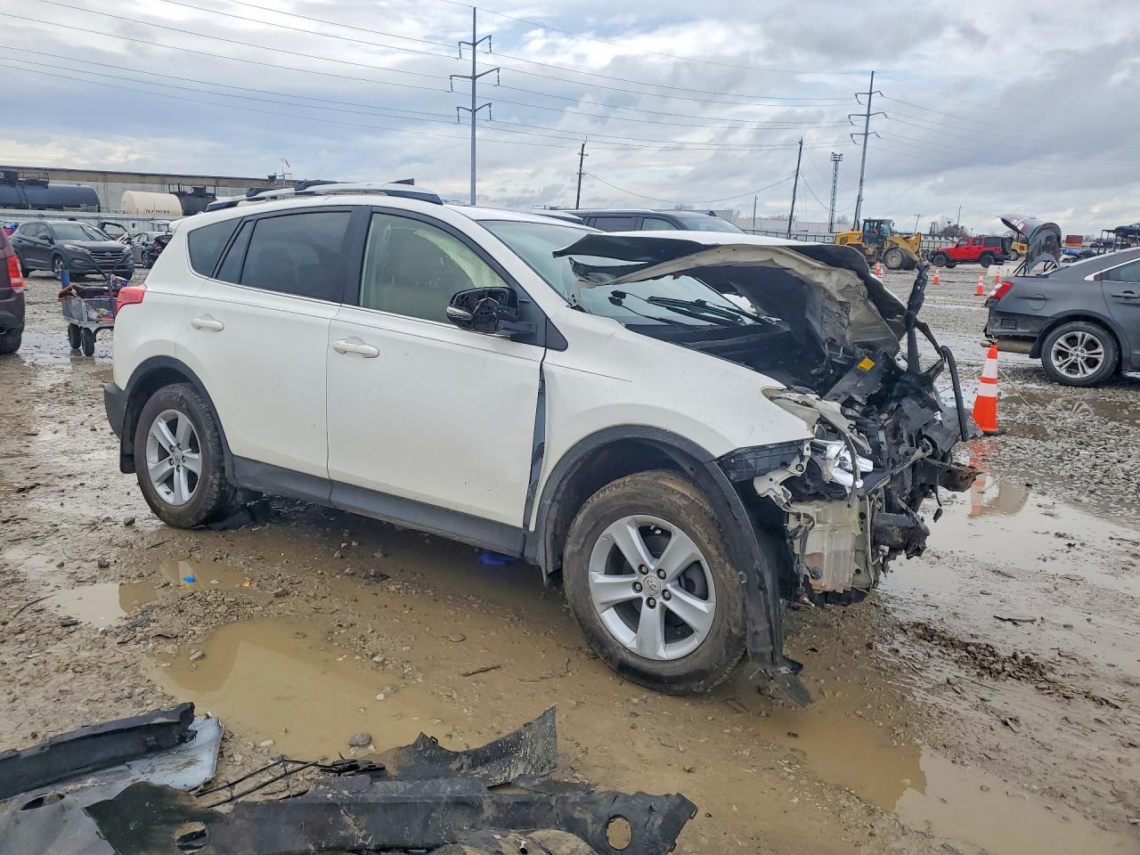 2014 TOYOTA RAV4 XLE photo 4