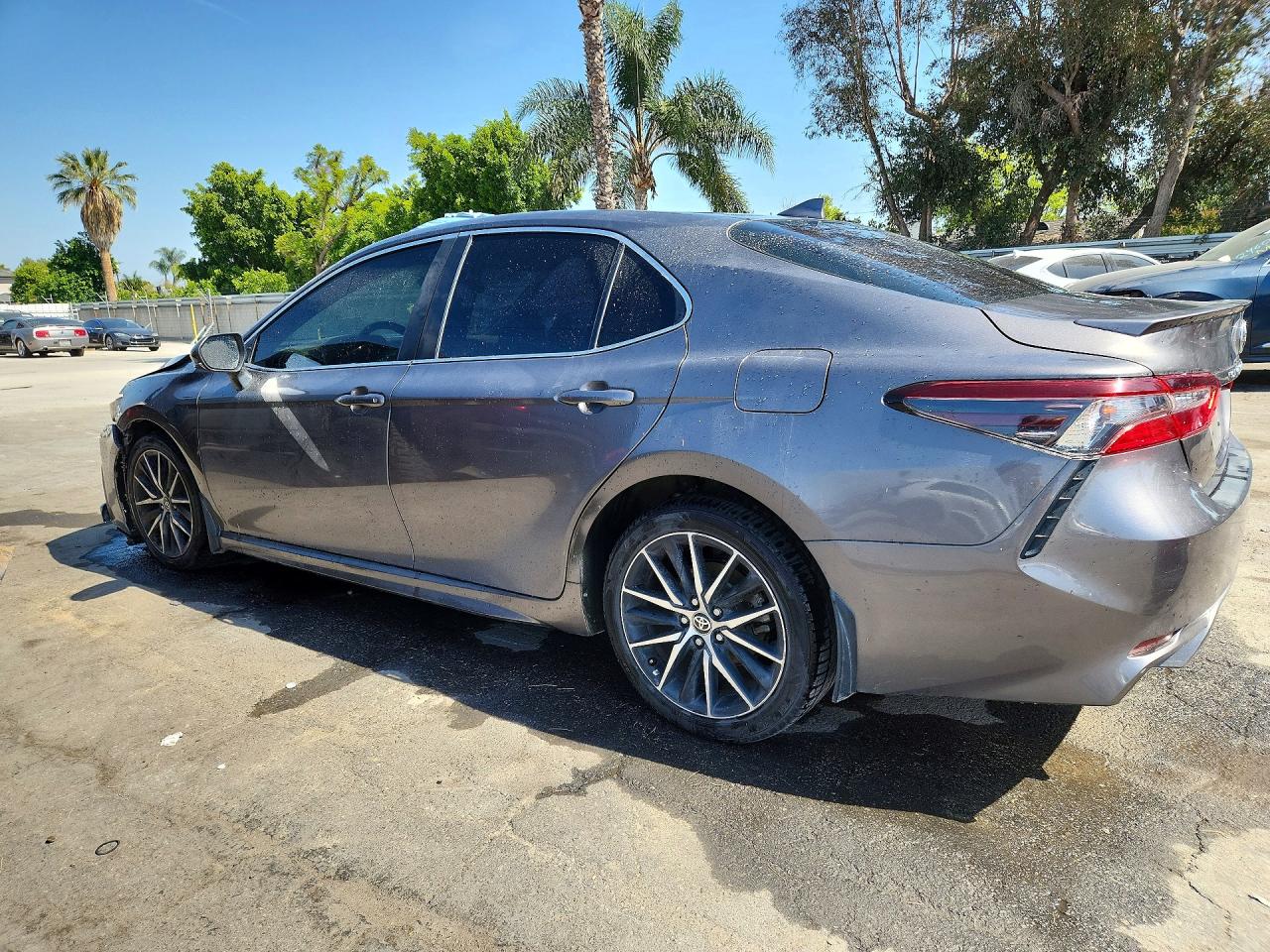 2021 TOYOTA CAMRY SE photo 4