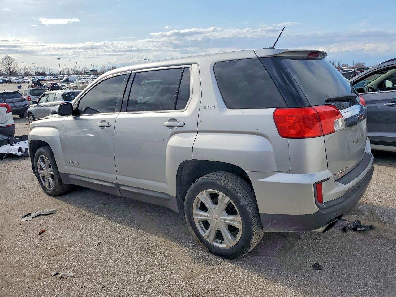 2017 GMC TERRAIN photo 2