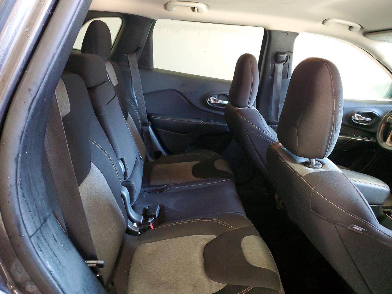 2016 JEEP CHEROKEE SPORT photo 11