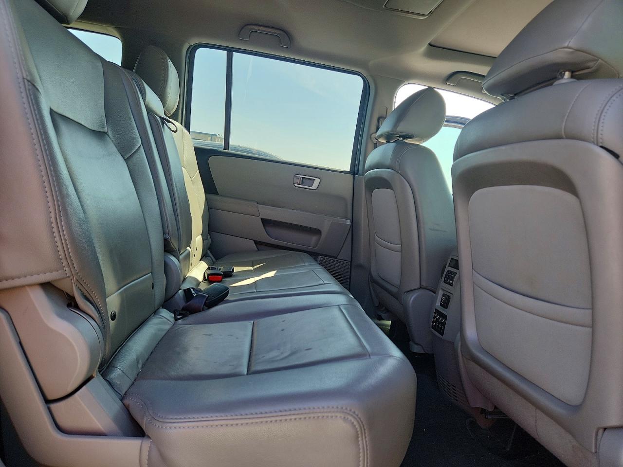 2015 HONDA PILOT SE photo 19