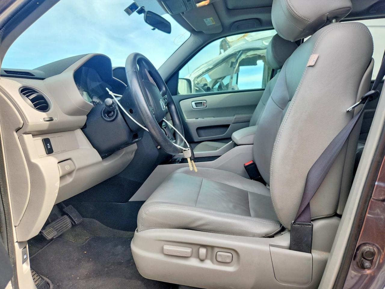 2015 HONDA PILOT SE photo 13