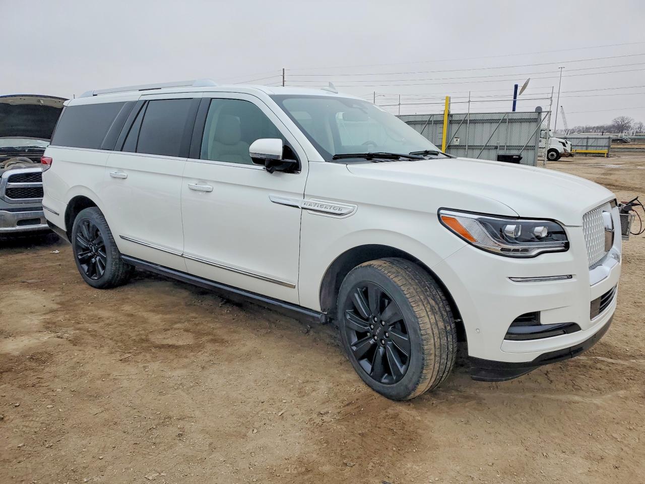 2024 LINCOLN NAVIGATOR L RESERVE photo 10