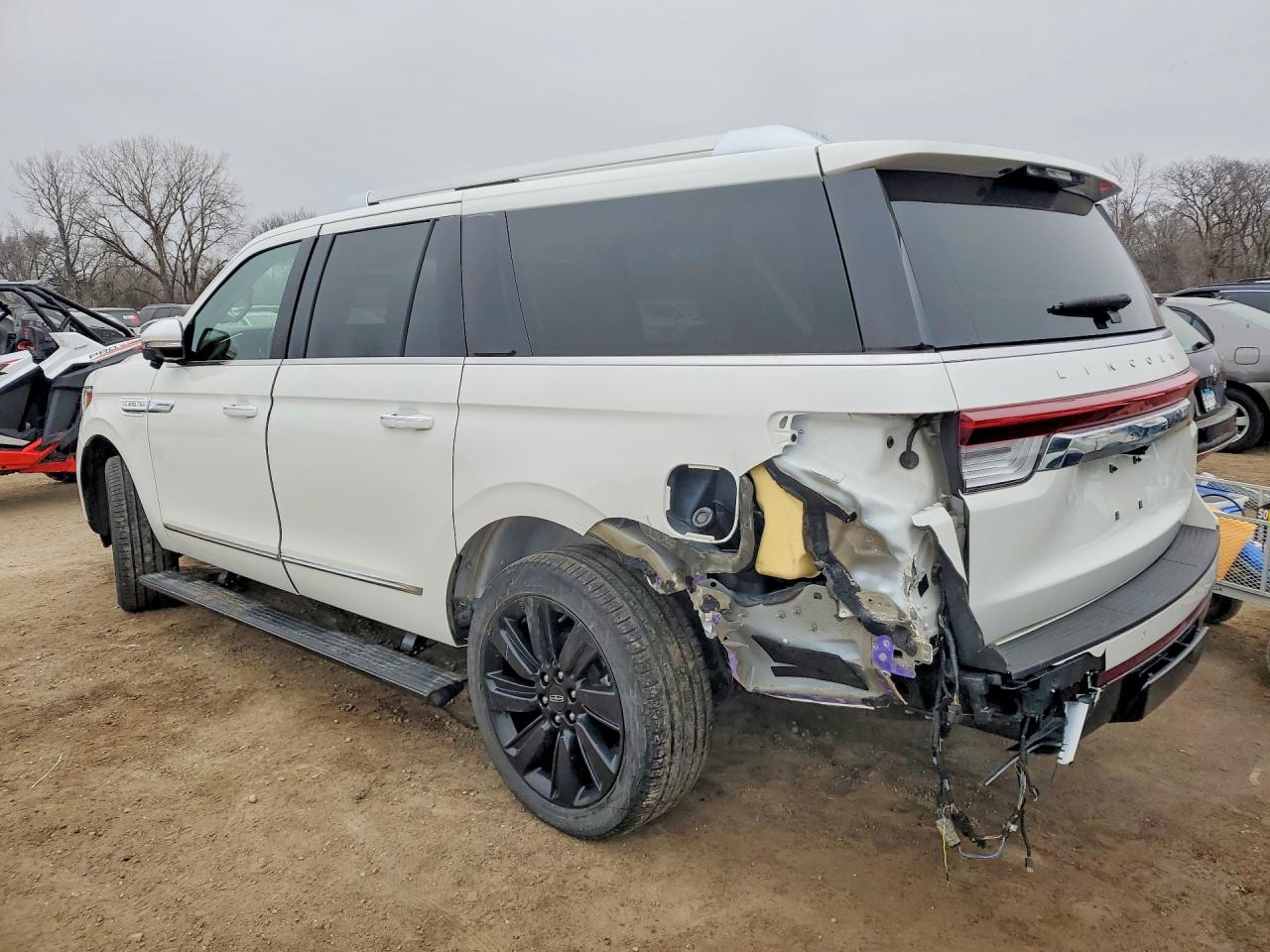2024 LINCOLN NAVIGATOR L RESERVE photo 4