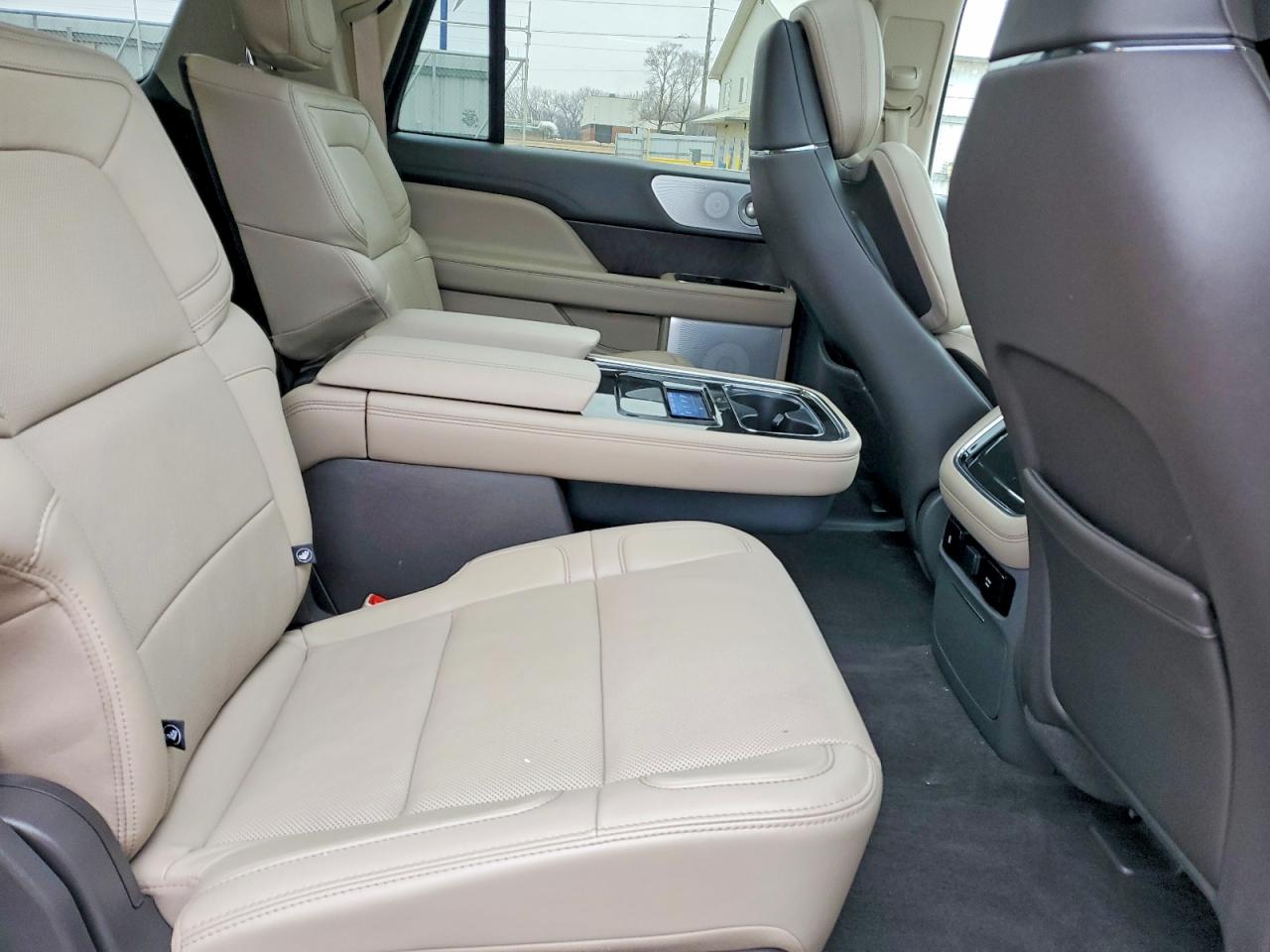 2024 LINCOLN NAVIGATOR L RESERVE photo 31
