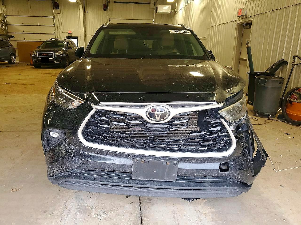 2022 TOYOTA HIGHLANDER XLE photo 5