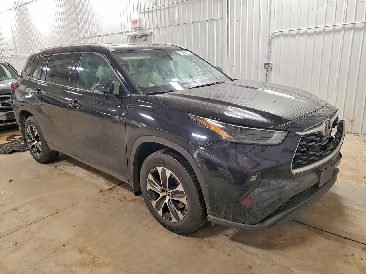 2022 TOYOTA HIGHLANDER XLE photo 4