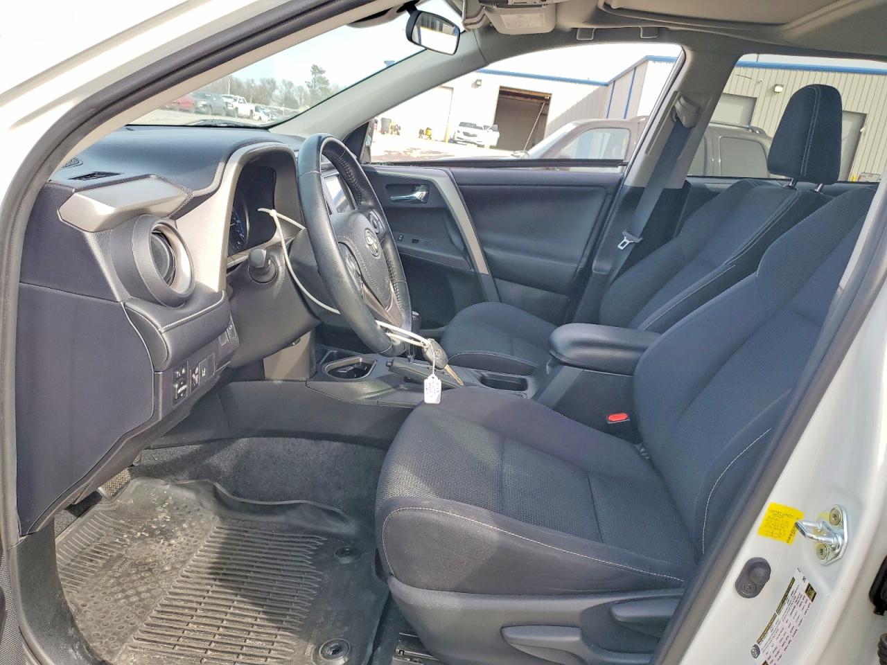 2017 TOYOTA RAV4 XLE photo 13