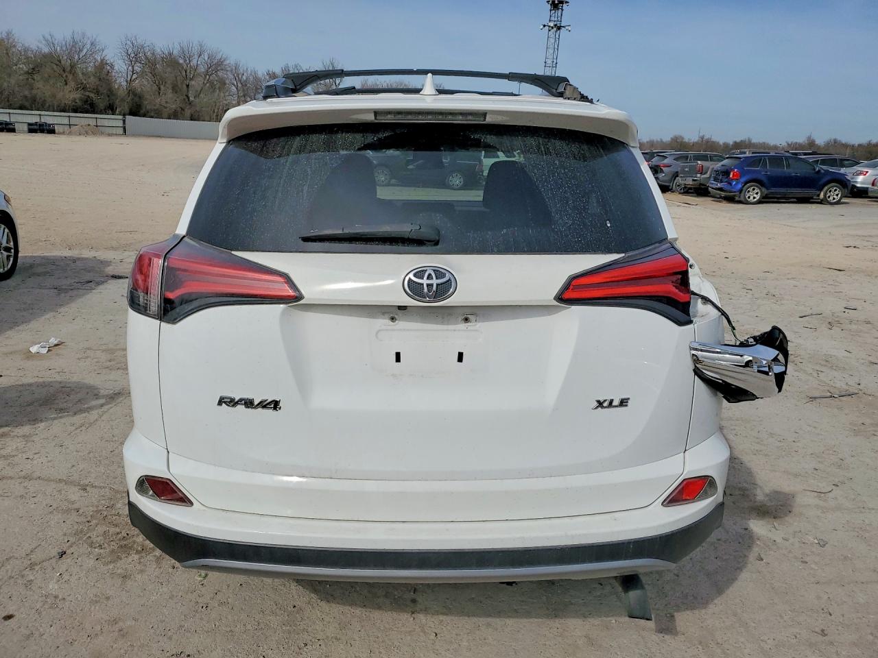 2017 TOYOTA RAV4 XLE photo 11