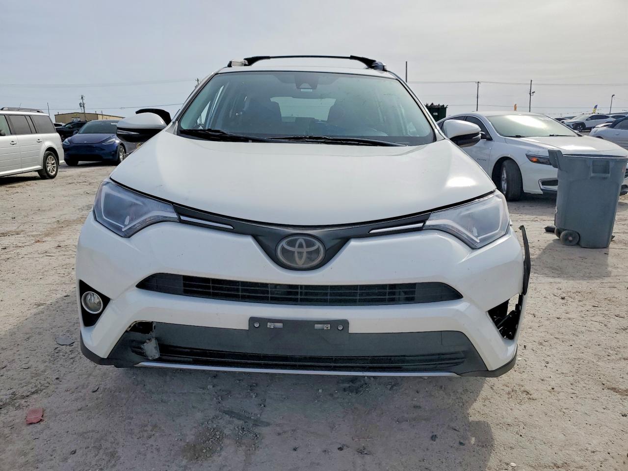 2017 TOYOTA RAV4 XLE photo 9