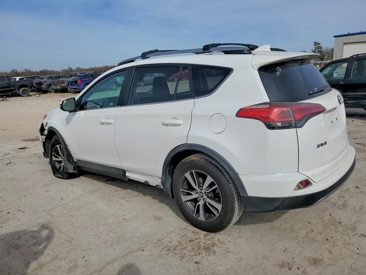2017 TOYOTA RAV4 XLE photo 3