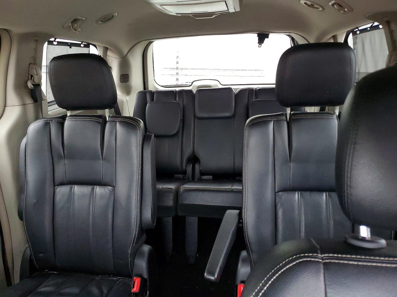 2013 CHRYSLER TOWN & COUNTRY TOURING photo 19