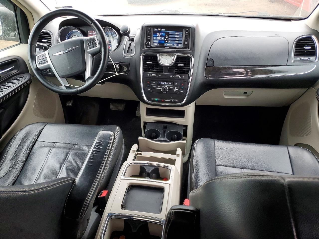 2013 CHRYSLER TOWN & COUNTRY TOURING photo 15