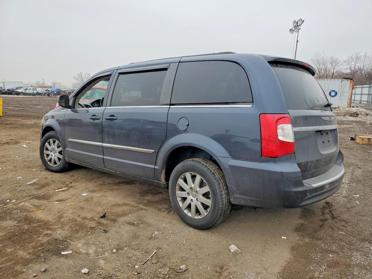 2013 CHRYSLER TOWN & COUNTRY TOURING photo 3