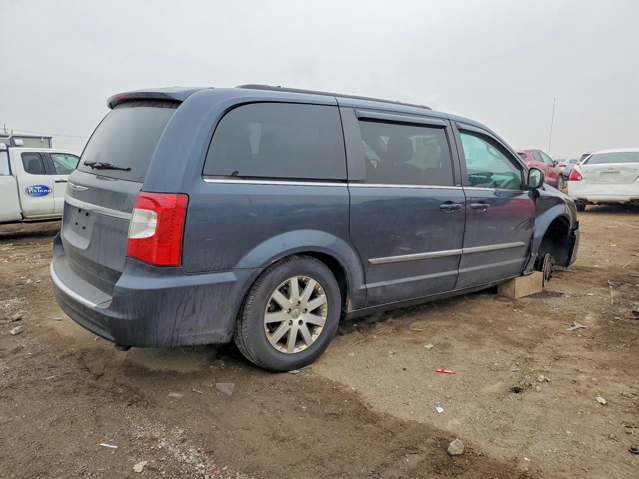 2013 CHRYSLER TOWN & COUNTRY TOURING photo 5