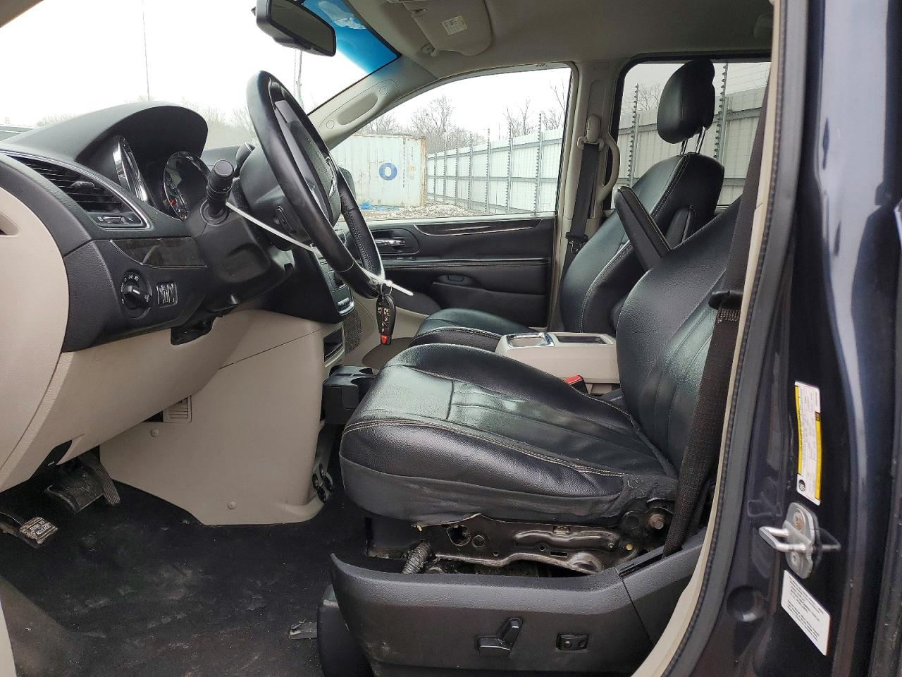 2013 CHRYSLER TOWN & COUNTRY TOURING photo 13
