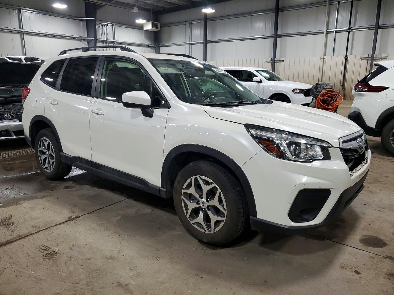 2019 SUBARU FORESTER PREMIUM photo 4