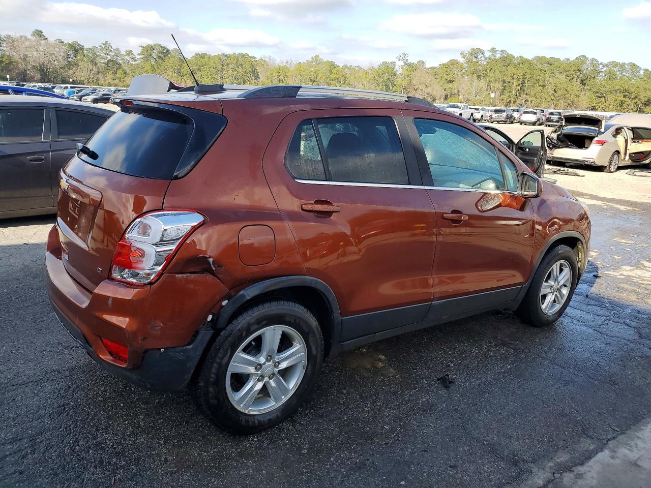 2019 CHEVROLET TRAX 1LT photo 3