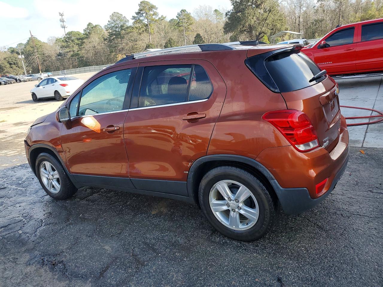 2019 CHEVROLET TRAX 1LT photo 2