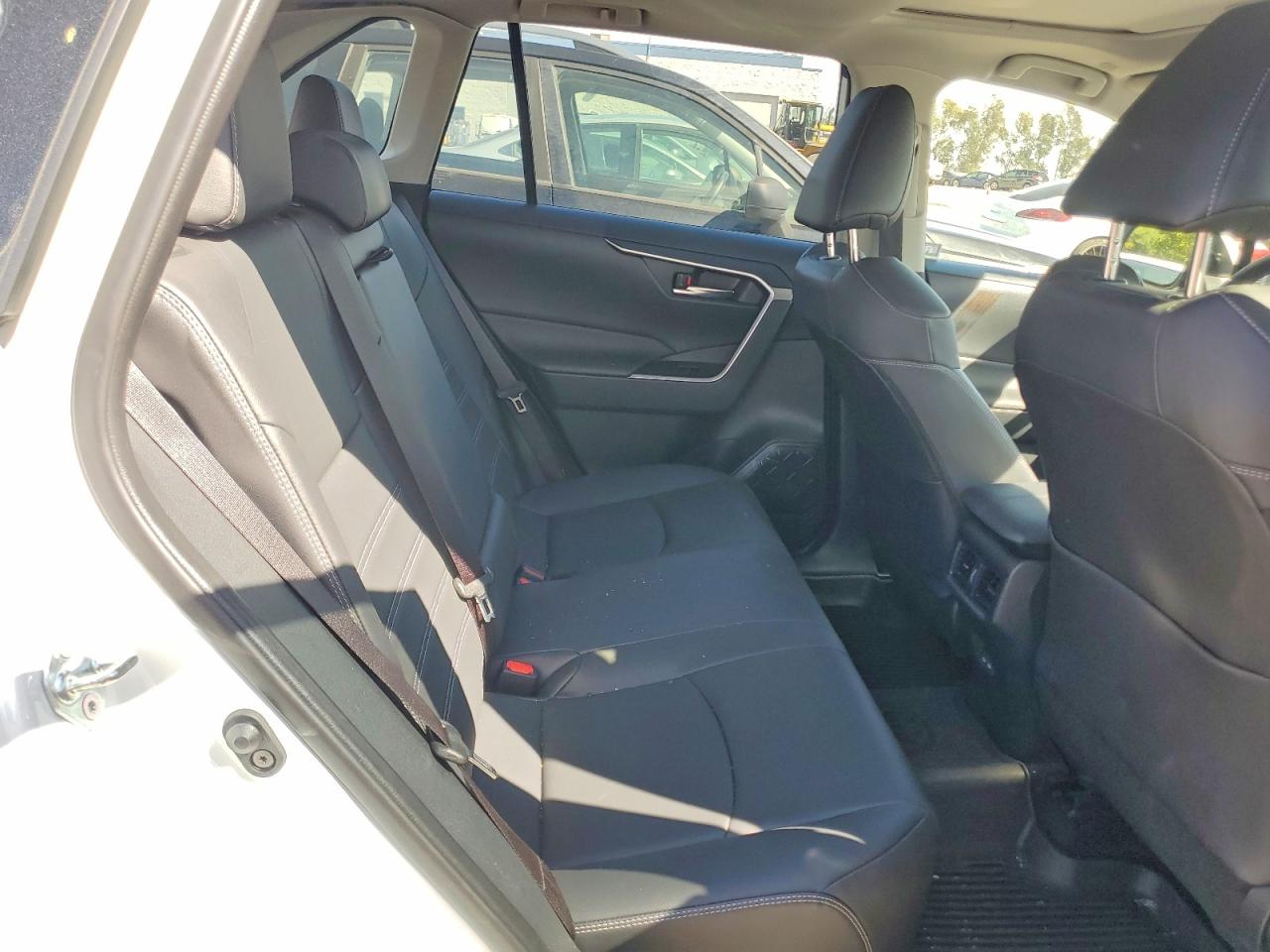 2025 TOYOTA RAV4 XLE PREMIUM photo 11