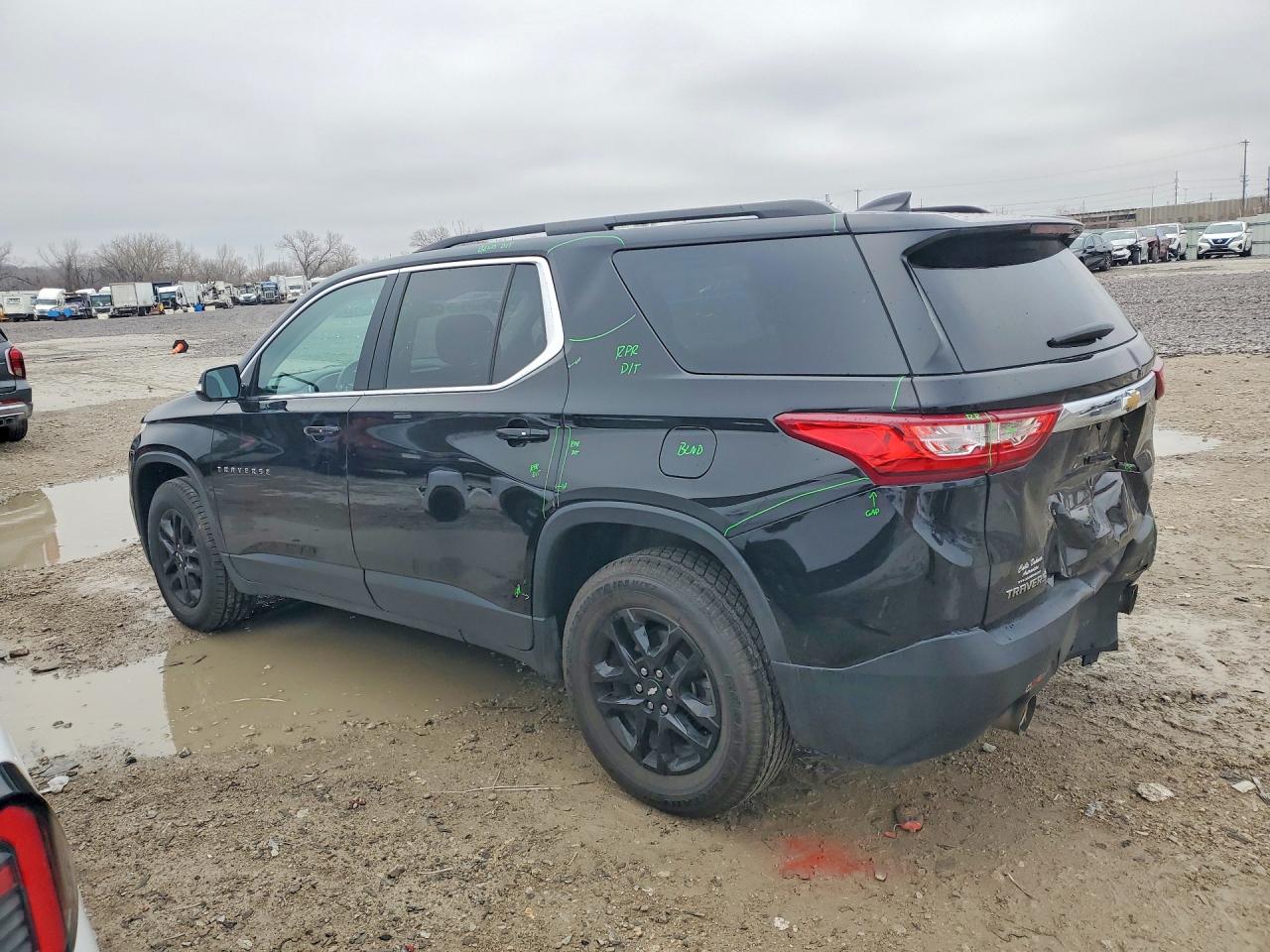 2019 CHEVROLET TRAVERSE LT photo 2