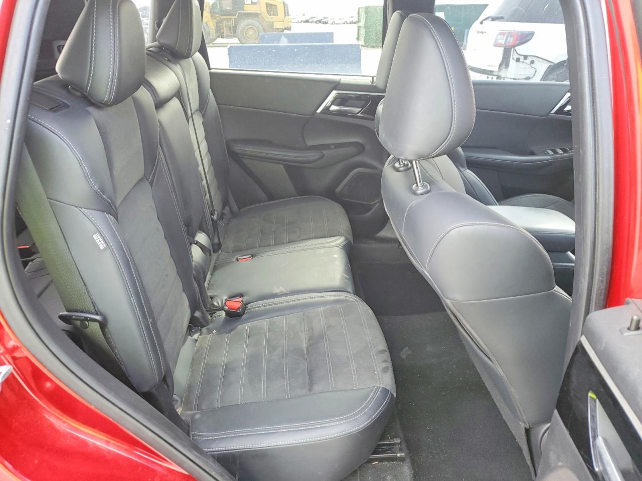 2024 MITSUBISHI OUTLANDER photo 11