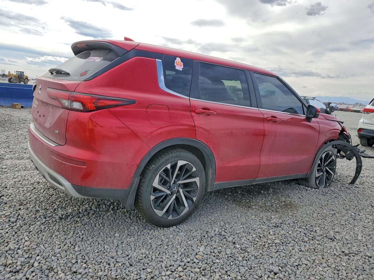 2024 MITSUBISHI OUTLANDER photo 3
